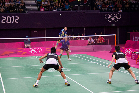 ประเภทของแบดมินตันคู่: ชายคู่ หญิงคู่ และคู่ผสม ต่างกันอย่างไร?